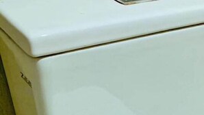 A white washing machine with a control panel on the top. - Homely Stay Balana Kapolla (Mawanella)