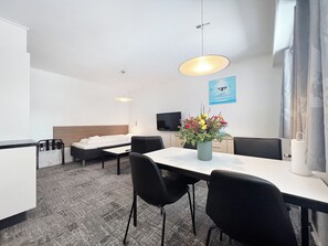 Studio, 1 enkeltseng, ikke-røyk | Allergitestet sengetøy, blendingsgardiner og strykejern/-brett