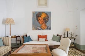 Fernseher, Kamin, Arbeitsbereiche