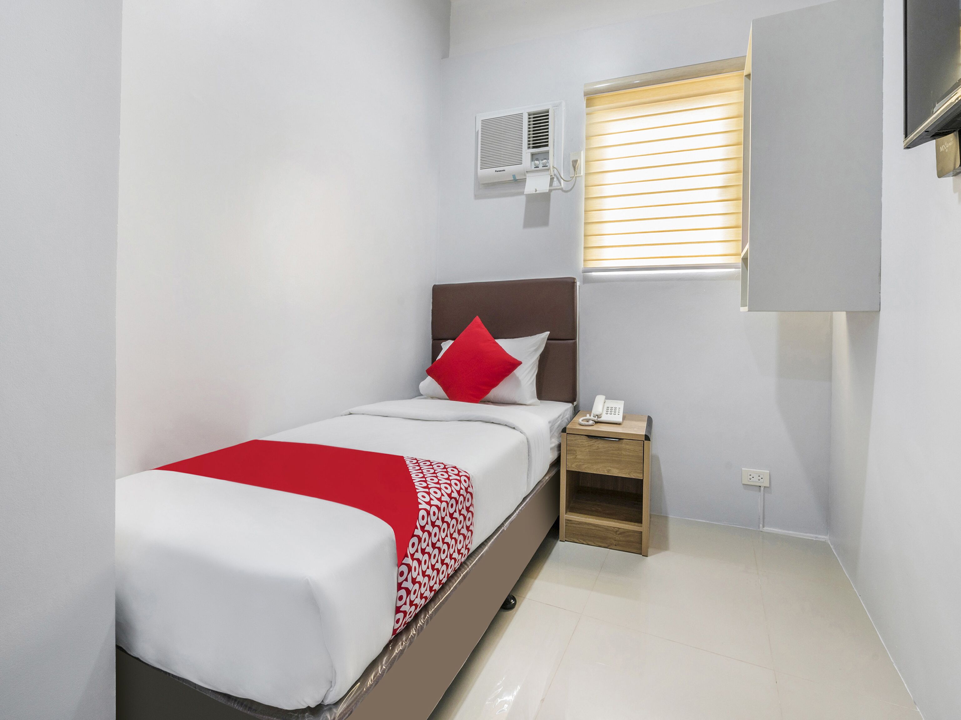 saver single room | free wifi, bed sheets