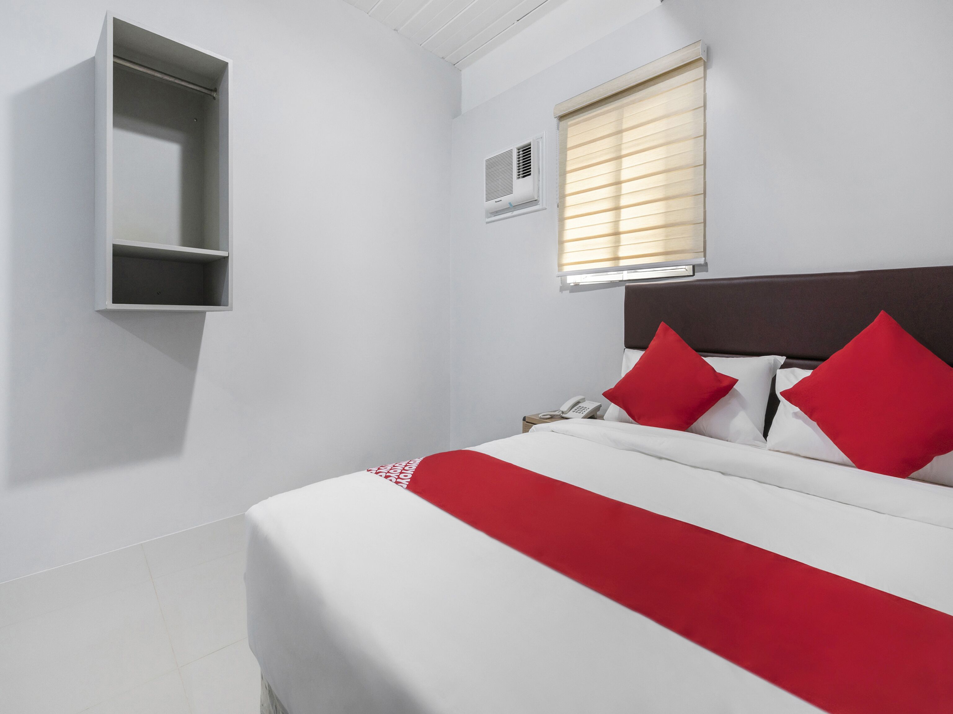 deluxe double room | free wifi, bed sheets