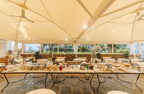 Desayuno buffet incluido todos los días