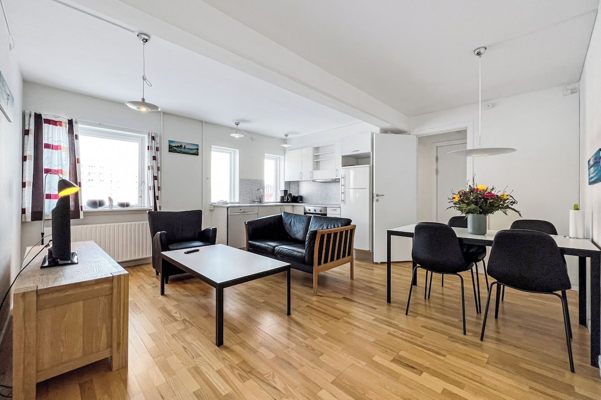 Apartment, 1 Bedroom, Allergy Friendly (112) | 1 bedroom, blackout drapes, iron/ironing board, free WiFi