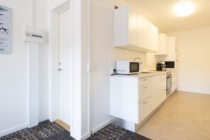Appartement, 1 chambre (109) | Cuisine privée | Réfrigérateur, surface de cuisson, cafetière-théière