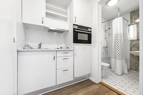 Habitación individual económica | Cocina privada | Frigorífico, placa de cocina, cafetera o tetera y hervidor eléctrico