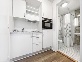 Economy Single Room | Private kitchen | Fridge, stovetop, coffee/tea maker, electric kettle