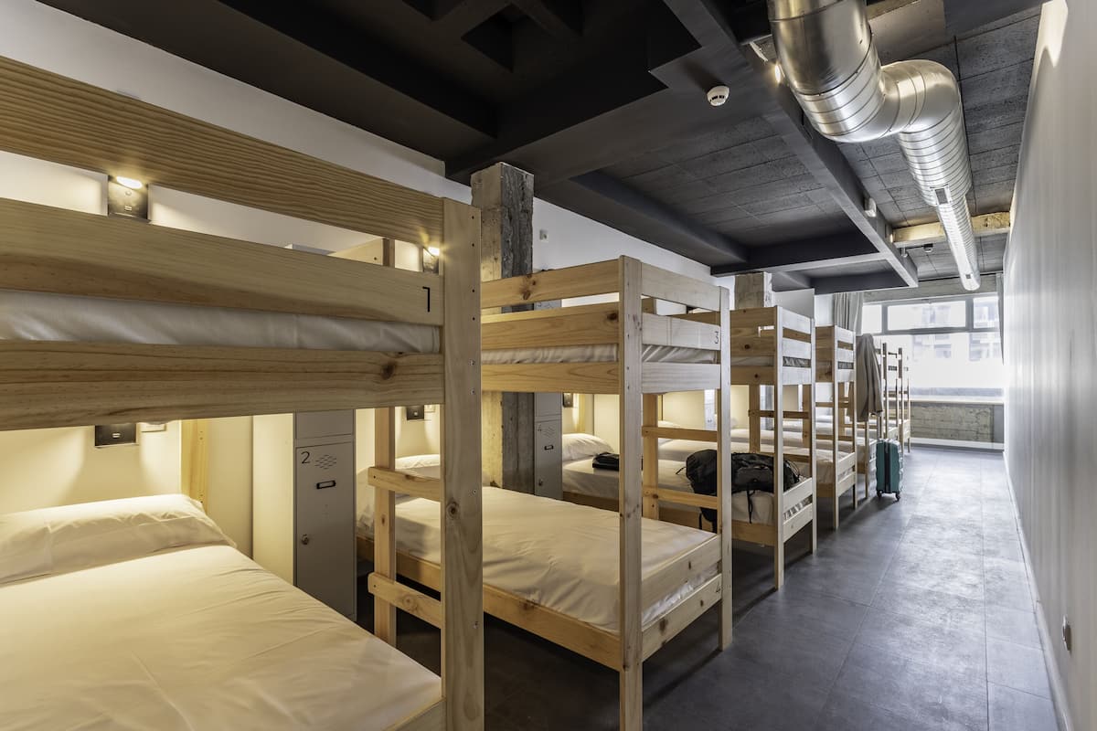 Soundproofing, free WiFi, bed sheets