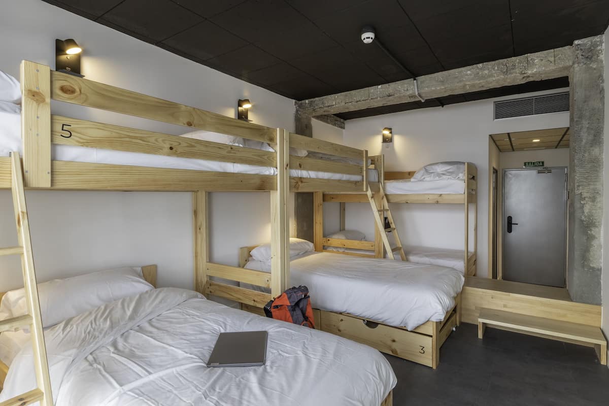 Soundproofing, free WiFi, bed sheets