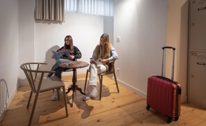 隔音、免费 WiFi、床单