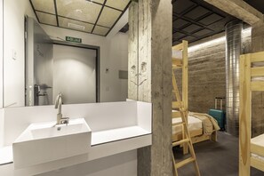 客房, 私人浴室 (5 people) | 浴室 | 淋浴設備、風筒、番梘、洗頭水