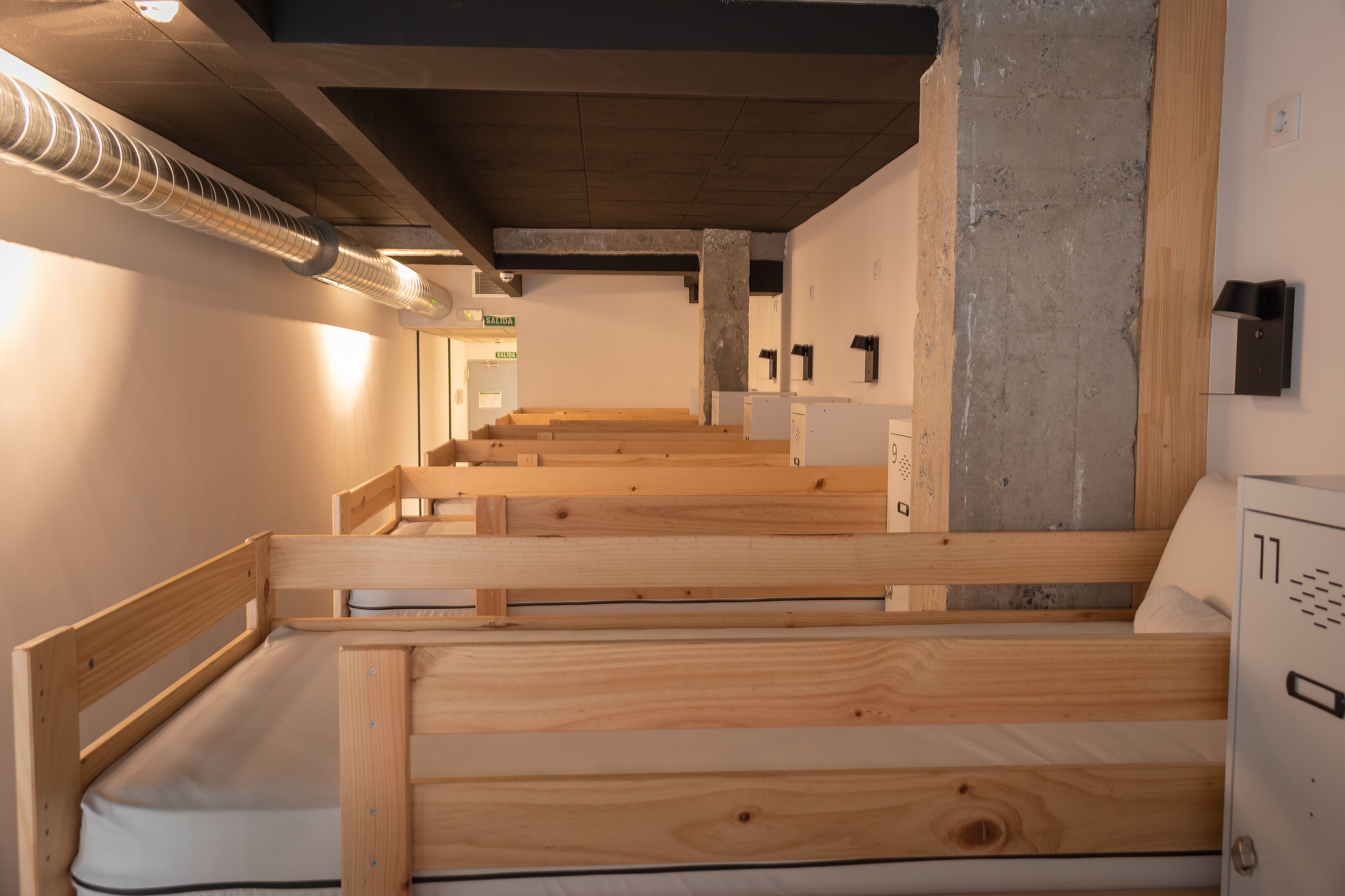 Quartos à prova de som, Wi-Fi de cortesia, roupa de cama