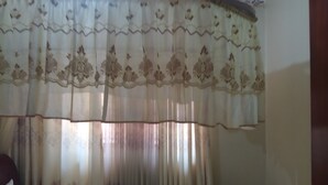 Ảnh chưa phân loại, 4 trong số 28 ảnh, nút