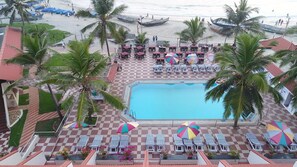 Outdoor pool, open 11:00 AM to 6:00 PM, pool umbrellas, pool loungers - Hotel Sea Face (Neyyattinkara)