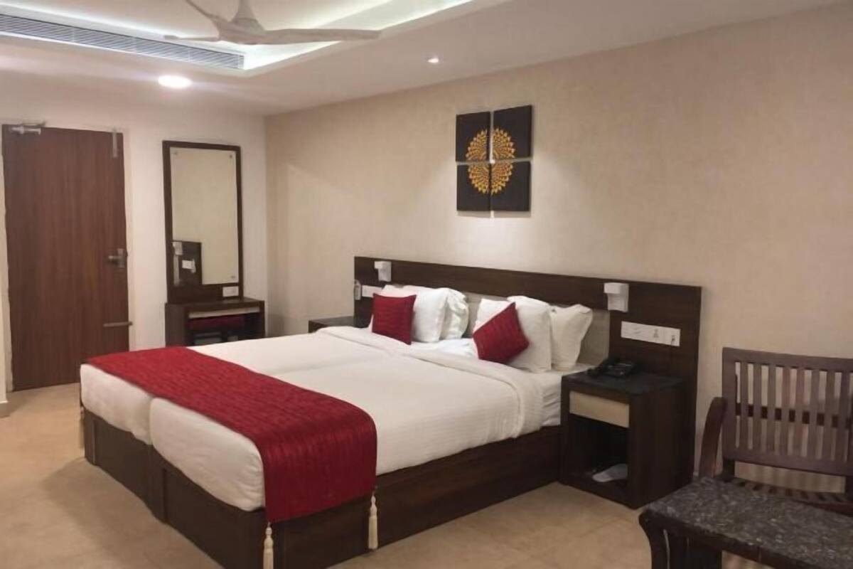 Egyptian cotton sheets, premium bedding, down duvets, minibar