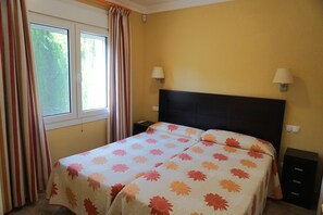 2 slaapkamers, een strijkplank/strijkijzer, internet