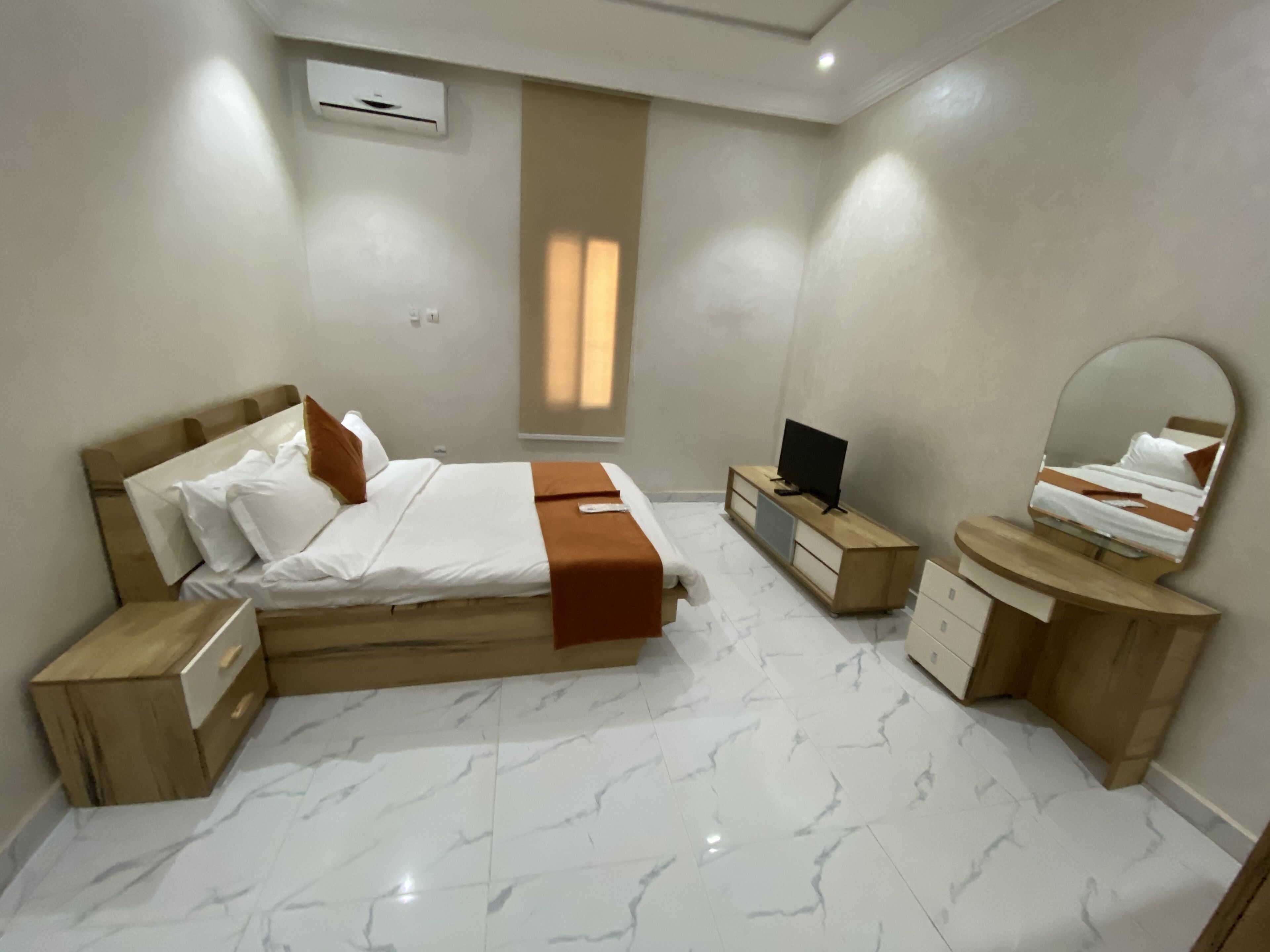 Studio – junior, rom vegg-i-vegg | Sengetøy i egyptisk bomull, sengetøy av topp kvalitet og skrivebord