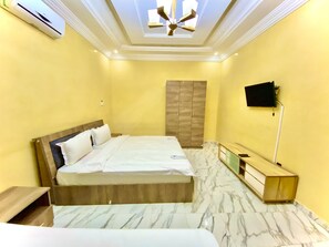 Senior Penthouse, 2 Bedrooms, Ocean View | Egyptian cotton sheets, premium bedding, desk, blackout drapes - Hôtel Flora (Nouakchott)