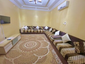 Senior Penthouse, 2 Bedrooms, Ocean View | Egyptian cotton sheets, premium bedding, desk, blackout drapes - Hôtel Flora (Nouakchott)