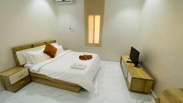 Comfort Room, 1 Large Twin Bed | Egyptian cotton sheets, premium bedding, desk, blackout drapes