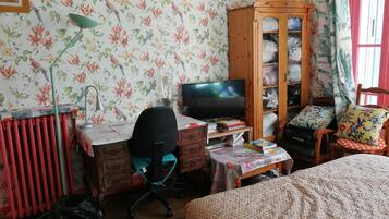 Standard Room | 2 bedrooms, individually furnished, desk, free WiFi
