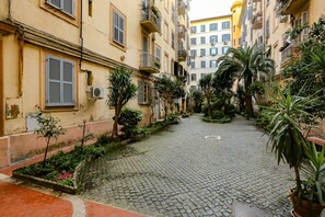 Exterior - Lydka Domus (Rome)