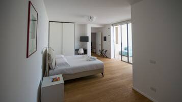 1 bedroom, premium bedding, down duvets, in-room safe