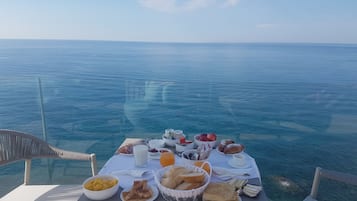 TĂ€gliches inbegriffenes kontinentales FrĂŒhstĂŒck