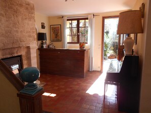 المنشأة من الداخل