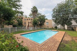 Pool - Luxury Home with Private Garden (Sandton)