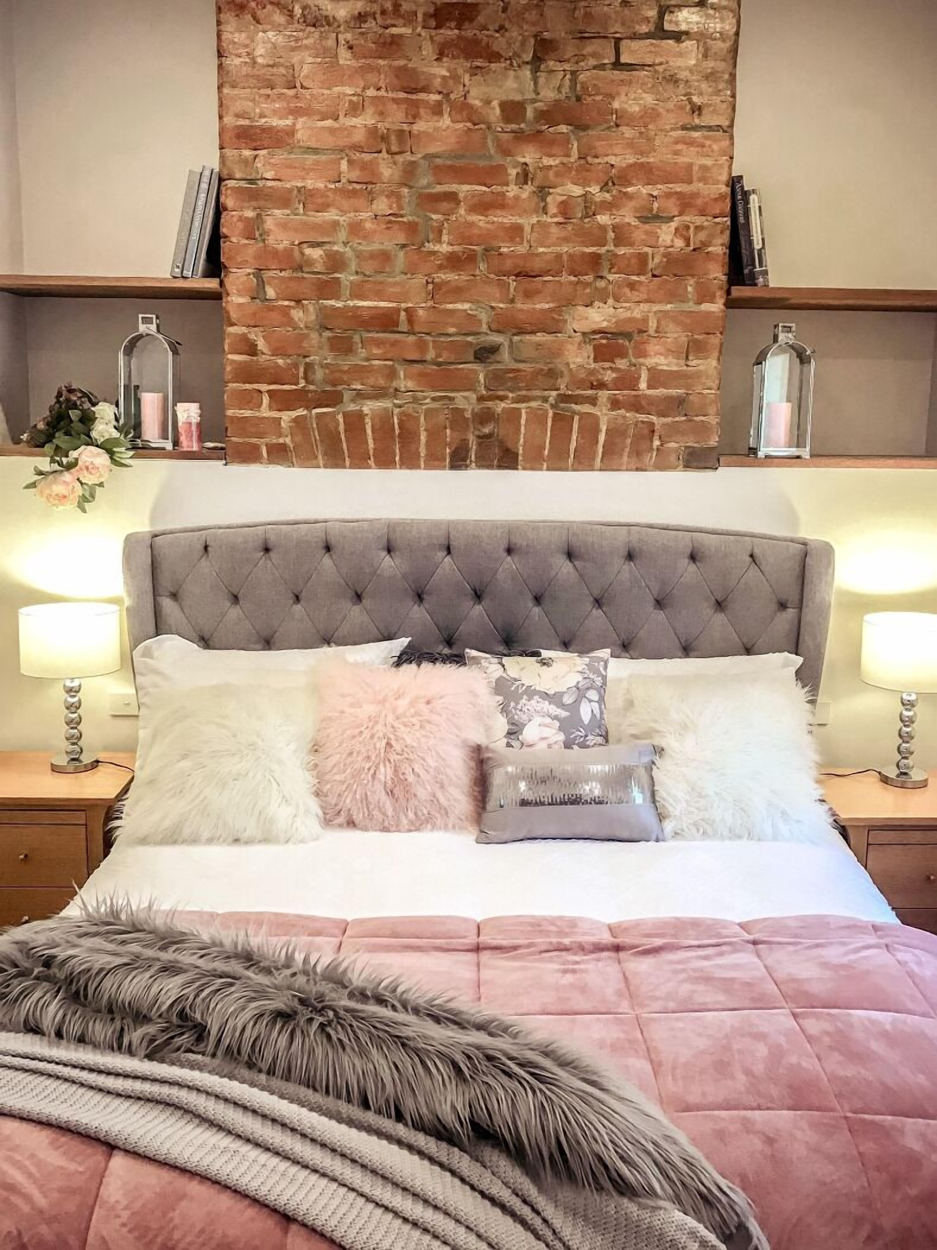 Location location location! Newly remodeled home in the Main Street of Tanunda — image 5