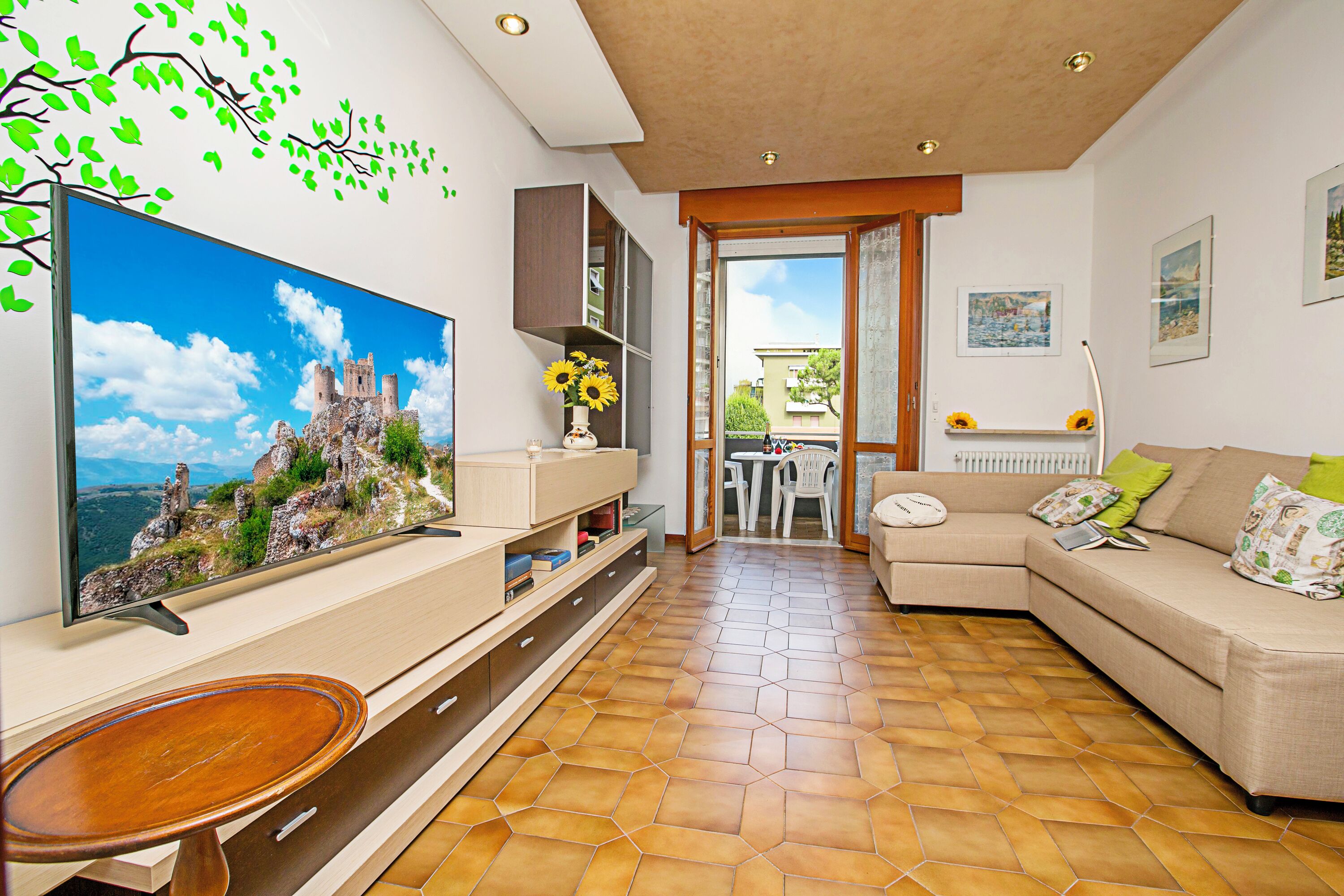 Family Apartment, Multiple Bedrooms, 2 Bathrooms (Appartamento Verona For You) | Living area | 21-inch flat-screen TV with cable channels, TV, stereo