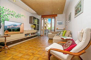 Family Apartment, Multiple Bedrooms, 2 Bathrooms (Appartamento Verona For You) | Living area