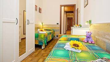 Family Apartment, 2 Bedrooms, 2 Bathrooms (Appartamento Verona For You) | 2 bedrooms, iron/ironing board, free WiFi, bed sheets