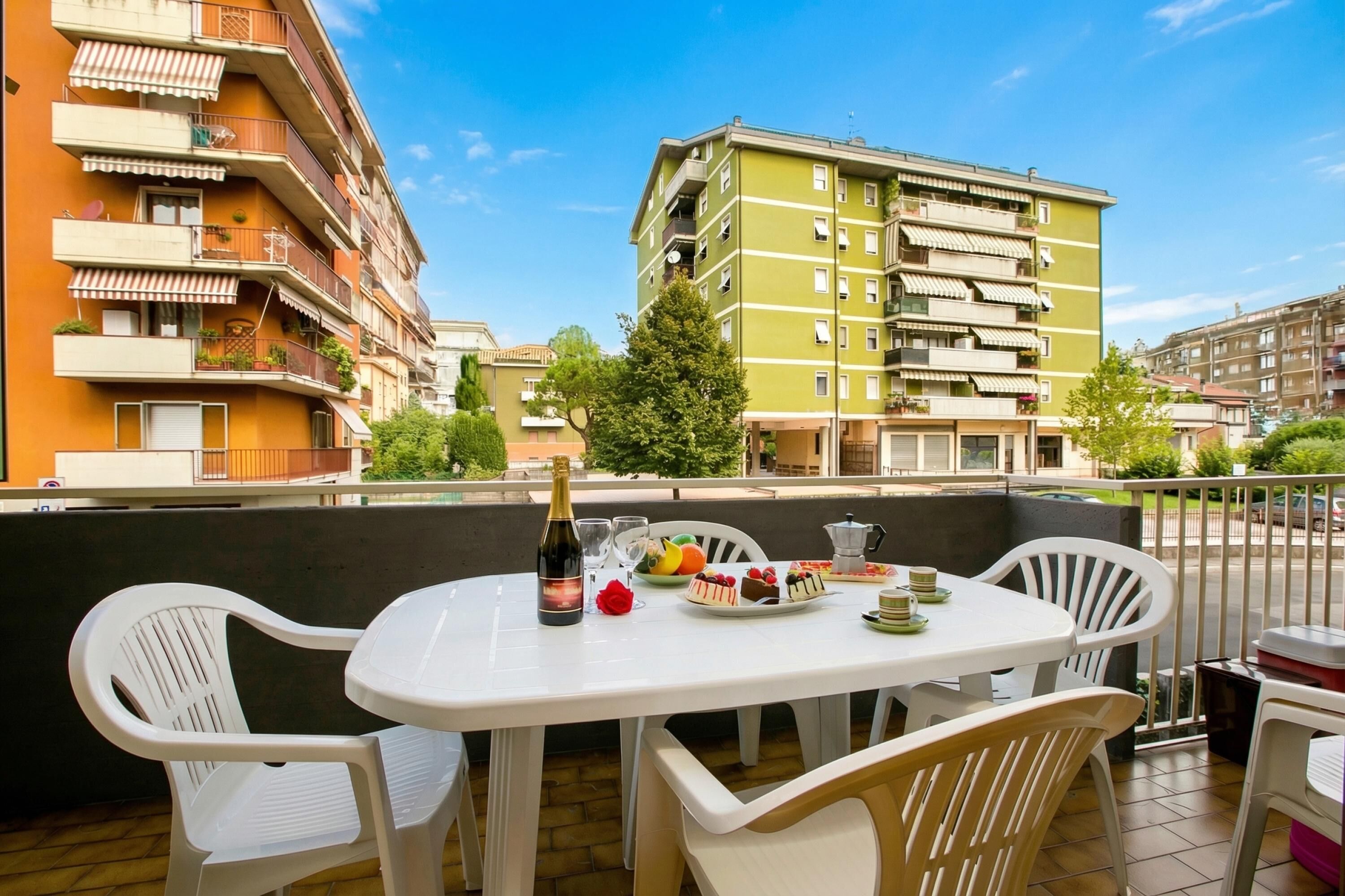 Family Apartment, 2 Bedrooms, 2 Bathrooms (Appartamento Verona for you with) | Outdoor dining