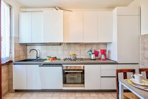 Appartement Familial, 2 chambres (Bardolino Garden Pool &Tennis on the) | Cuisine privée