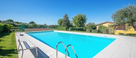 Außenpool (je nach Saison geöffnet)