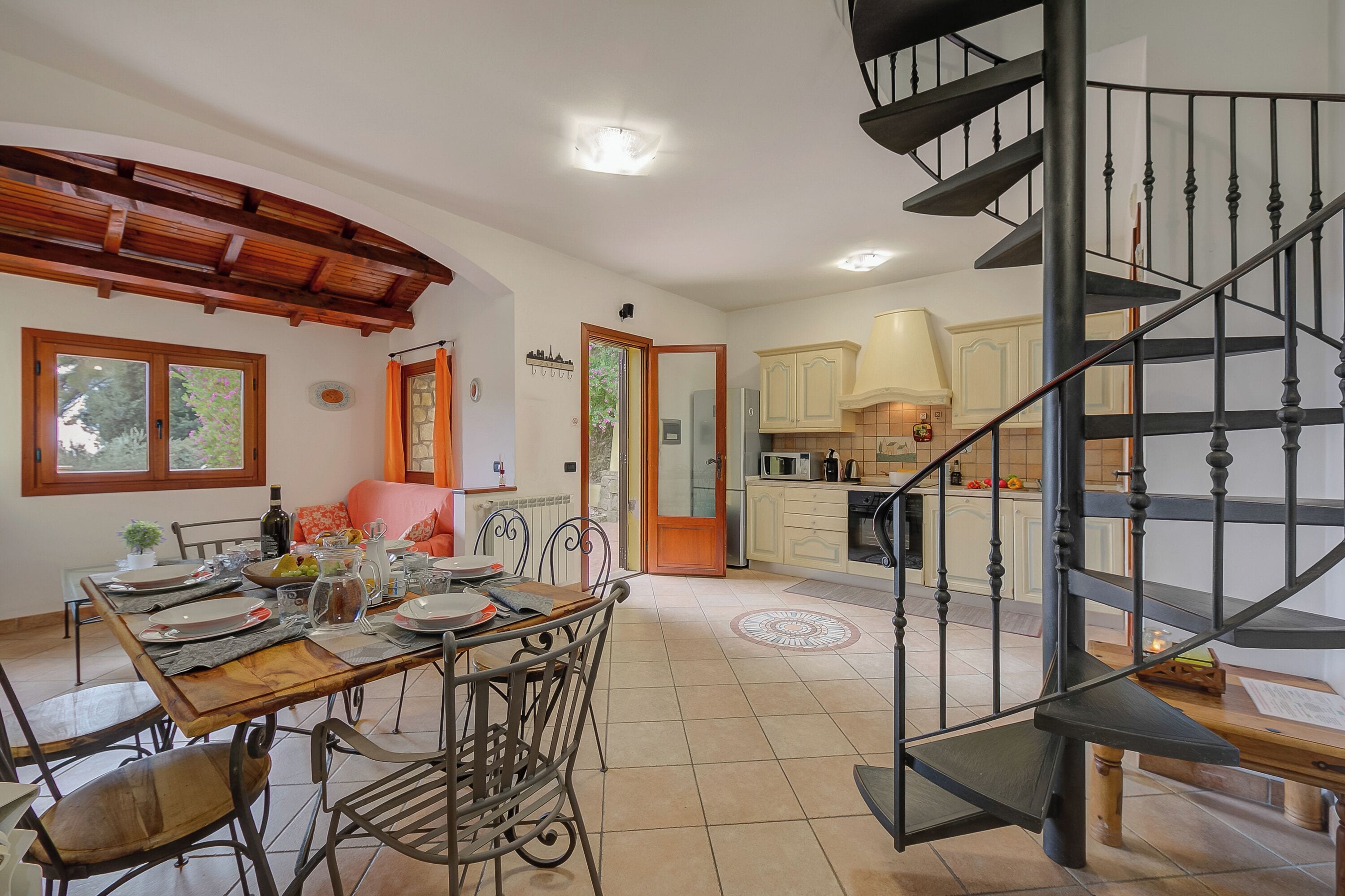 Familienvilla, Mehrere Schlafzimmer, 2 Bäder, Bergseite (Villa Monte Enrico - With Pool) | Speisen