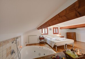 Family Villa, Multiple Bedrooms, 2 Bathrooms, Mountainside (Villa Monte Enrico - With Pool) | Bathroom