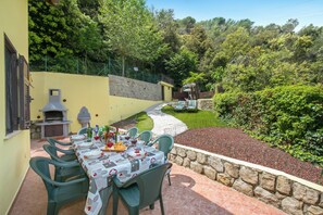 Family Villa, 3 Bedrooms, 2 Bathrooms, Mountainside (Villa Monte Enrico - With Pool) | Outdoor dining - Villa Monte Enrico - With Pool (Camporosso)