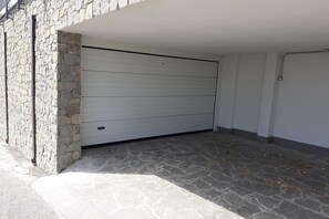 Family Apartment, Multiple Bedrooms, 2 Bathrooms, Mountainside (Serena 2 Amazing Sea View) | Property grounds - Serena 2 (Alassio)