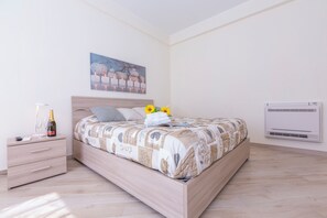 Family Apartment, Multiple Bedrooms, 2 Bathrooms, Mountainside (Serena 1 Amazing Sea View) | 2 bedrooms, iron/ironing board, WiFi, bed sheets - Serena 2 (Alassio)