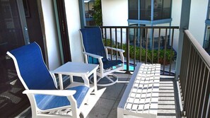 Property grounds - GULF FRONT Beautiful Condo, Heated Pool, FREE WiFi & Trolley, Great Sunsets! (Holmes Beach)