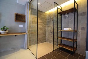 Deluxe Double Room | Bathroom | Shower, rainfall showerhead, free toiletries, hair dryer - BK Hotel (Phnom Penh)