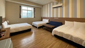 A hotel room with two single beds, a sofa, a desk, and a window with curtains. - Small Ryukyu Loju sunrise Inn (Liuqiu)