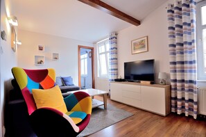 Apartment | Wohnbereich | Flachbildfernseher