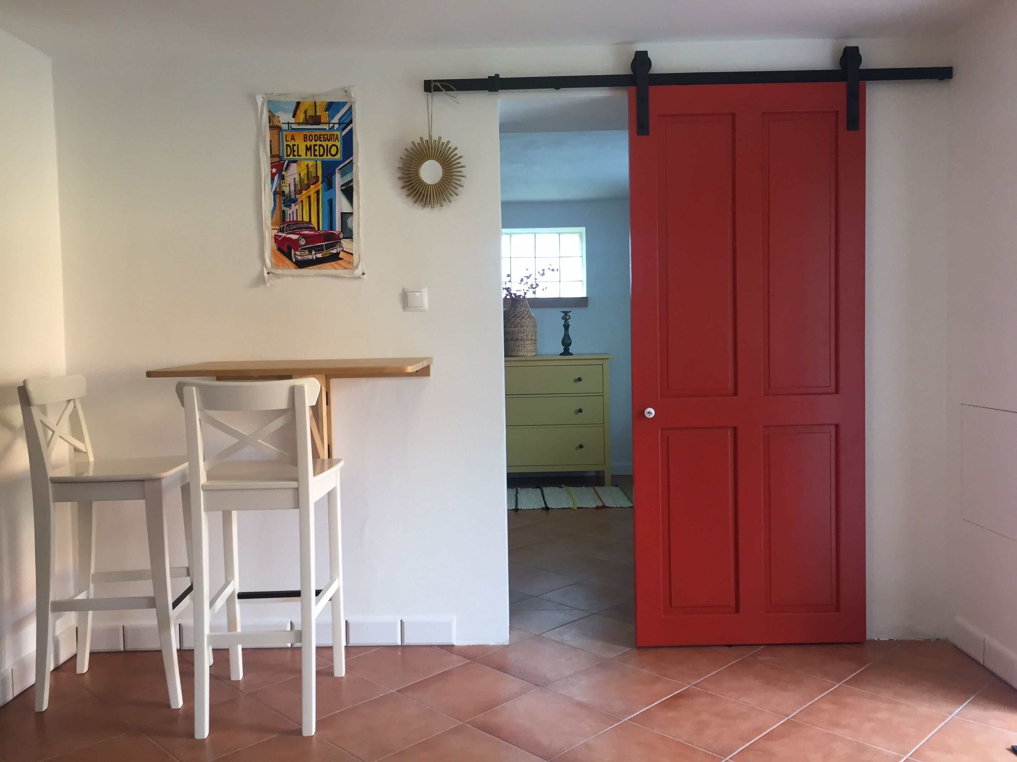 ดีลักซ์อพาร์ทเมนท์ | บริเวณนั่งเล่น | ทีวีจอแบน