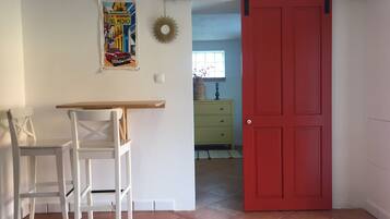 Deluxe Apartment | Living area | Flat-screen TV