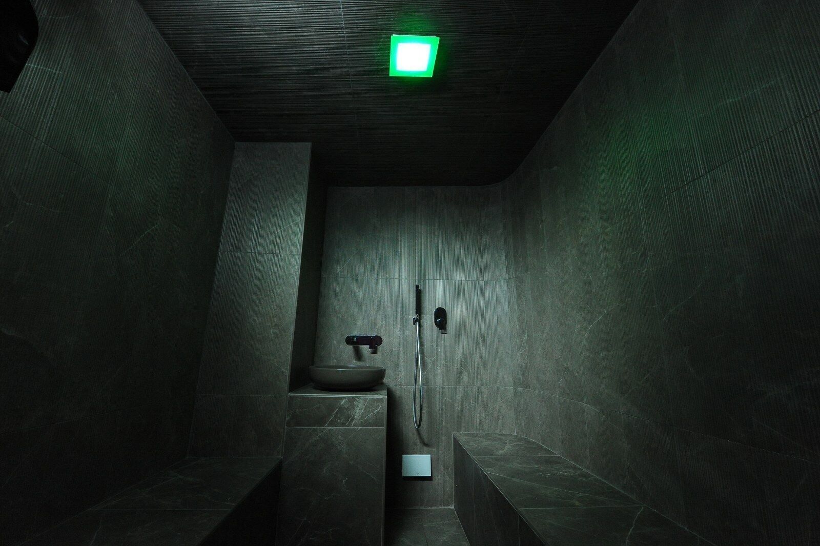 sauna, hot tub, steam room, turkish bath/hammam, body treatments