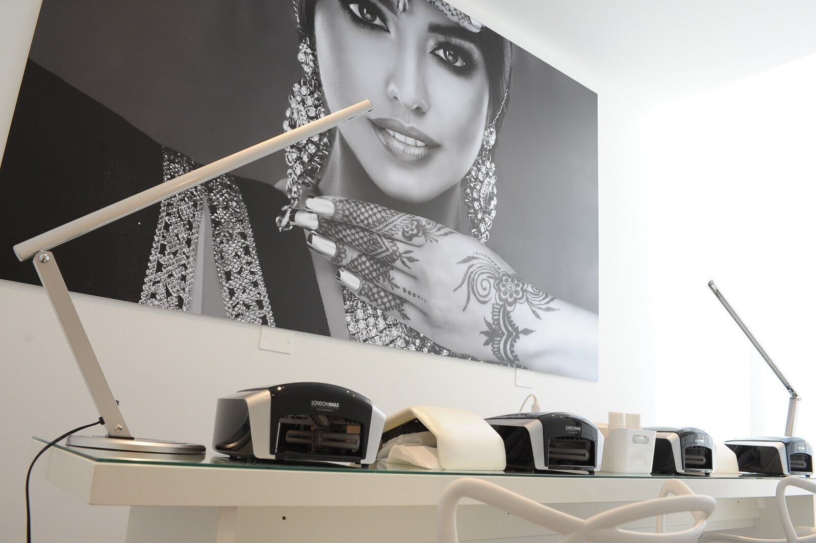 sauna, hot tub, steam room, turkish bath/hammam, body treatments