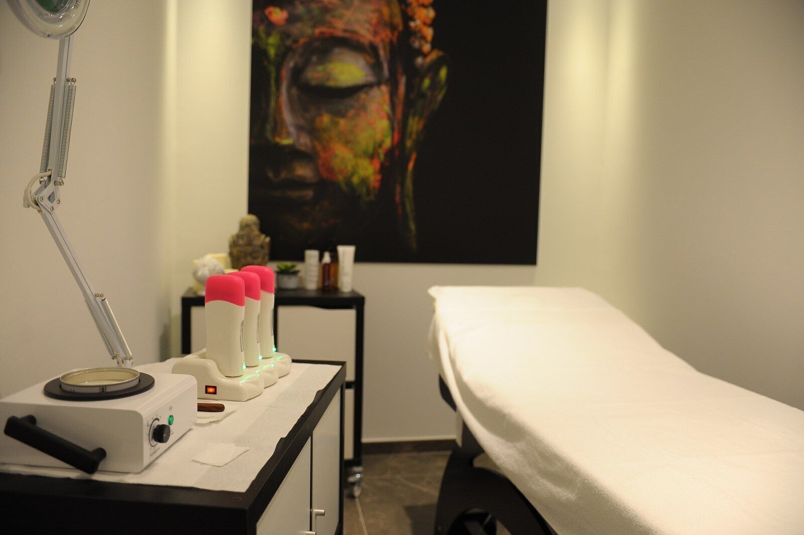 sauna, hot tub, steam room, turkish bath/hammam, body treatments